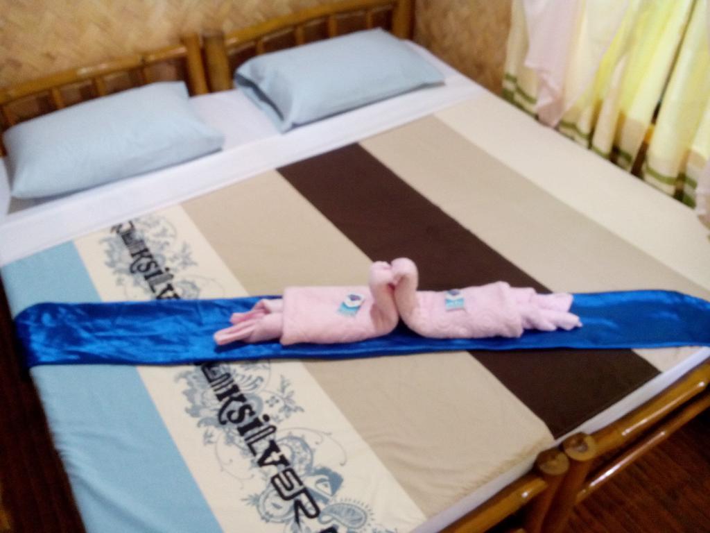 אל נידו Chariz Inn חדר תמונה